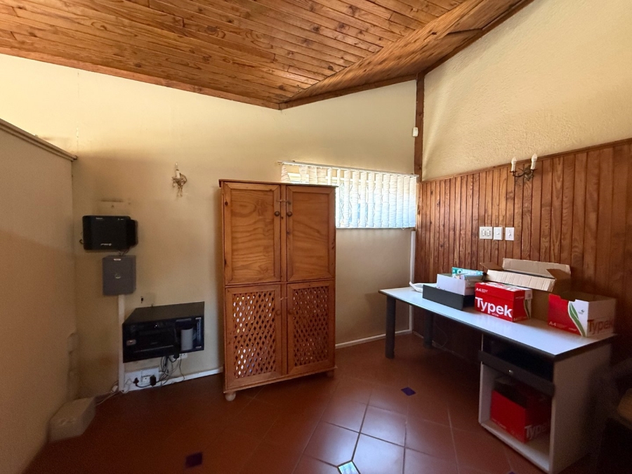 6 Bedroom Property for Sale in Schoemansville North West